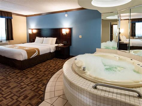 hotels with jacuzzi in room near me|Hotel Hot Tub Suites & private in.